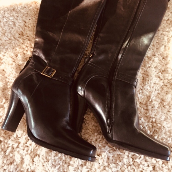 Boots - Picture 3 of 7